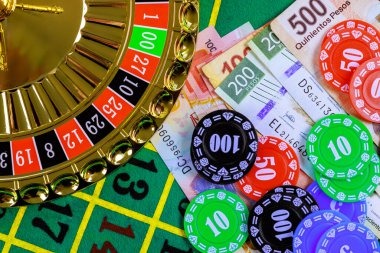 Dealer qualification and hand comparison in Caribbean Stud Poker